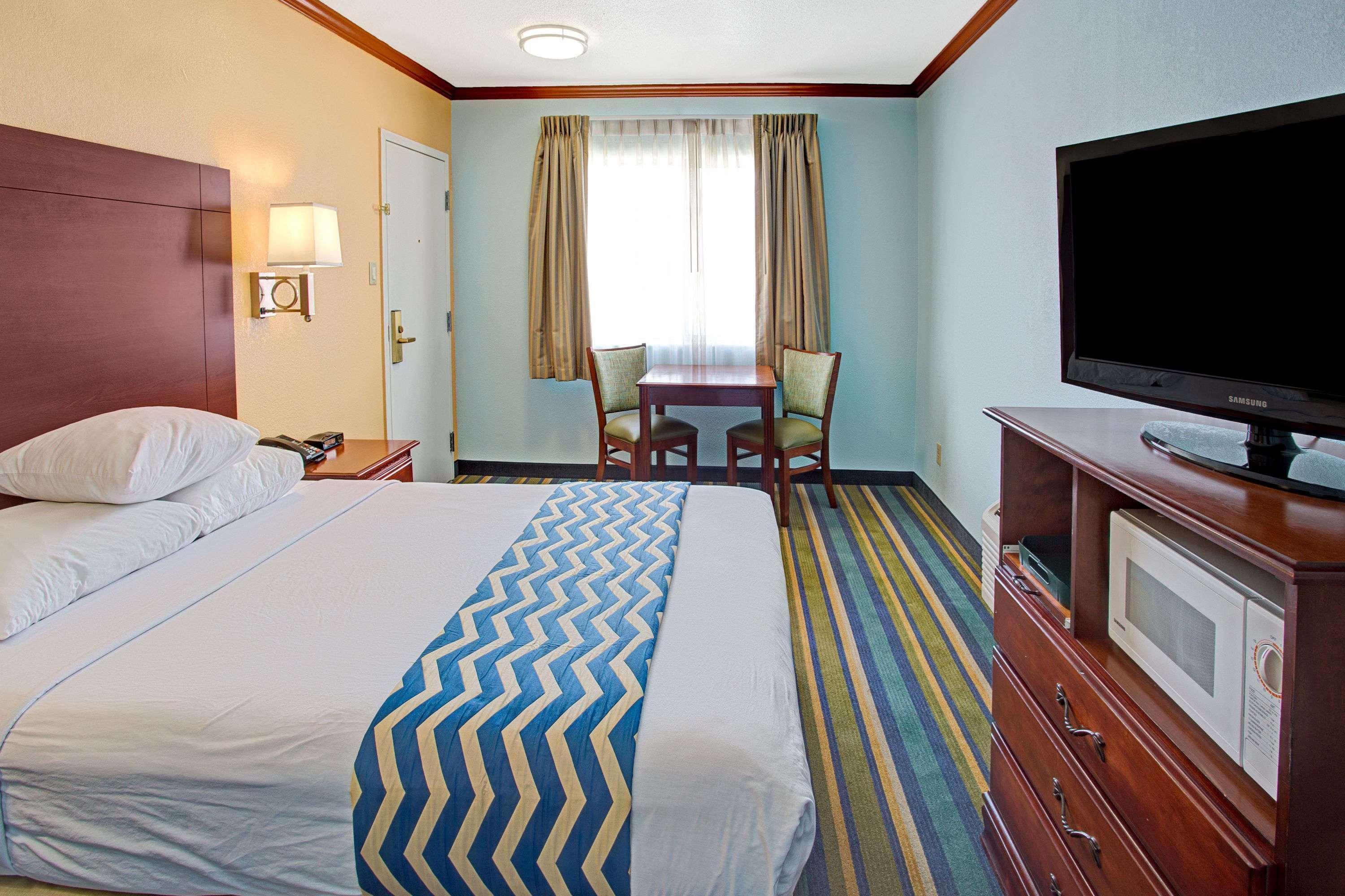 Travelodge By Wyndham Бишоп Экстерьер фото